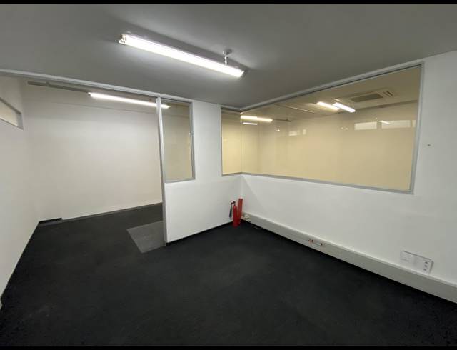 55M² OFFICE TO LET IN WOODSTOCK